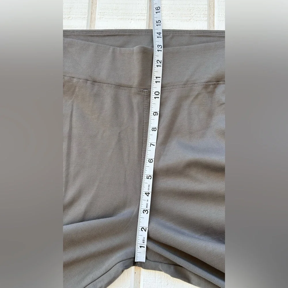 Tahari Sport High Waist Cargo Flare Leg Leggings Taupe Size XL‎